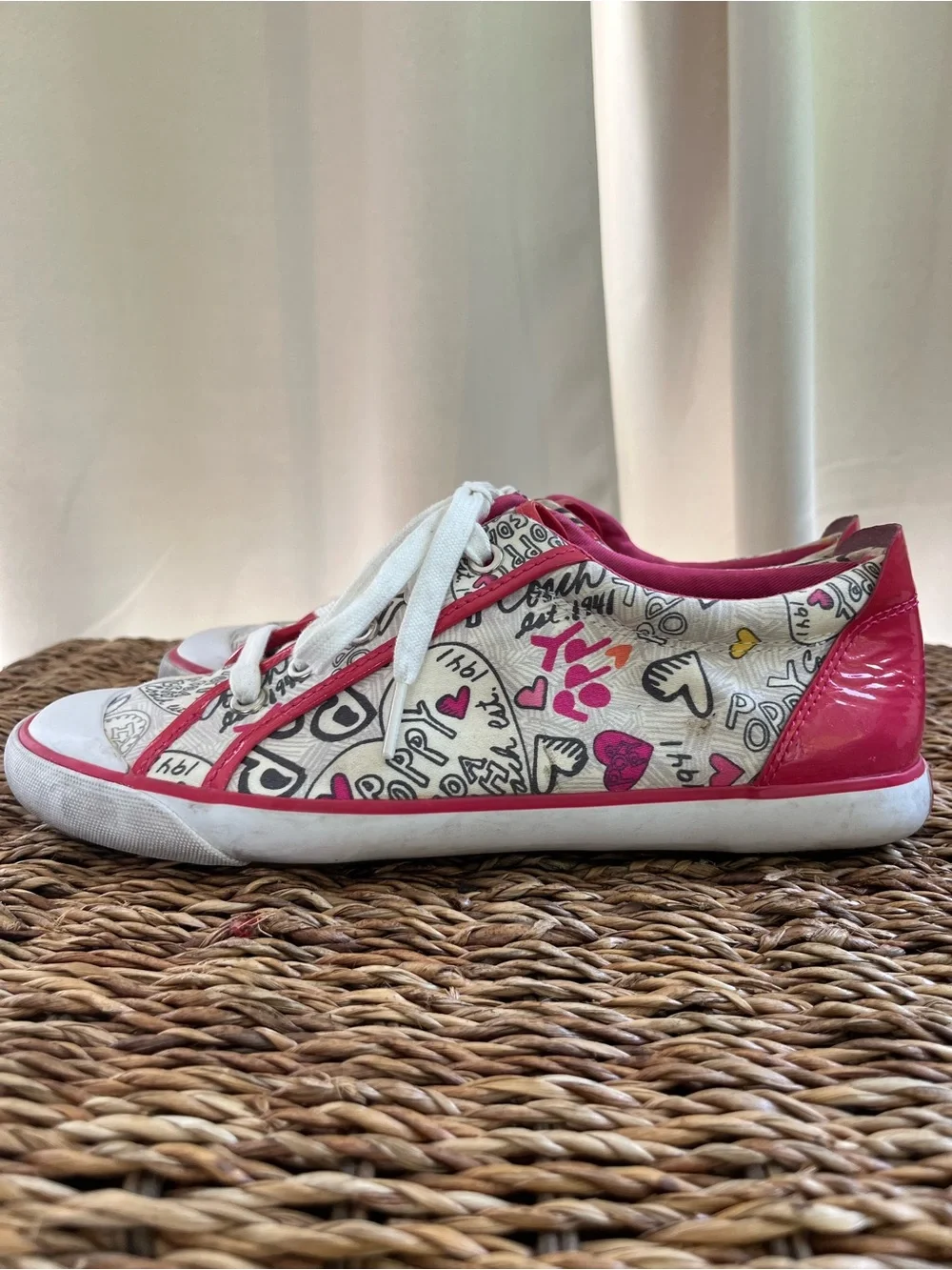 🌺 Women’s Y2K Coach Barrett ‘Poppy Grafitti Heart’ Sneakers